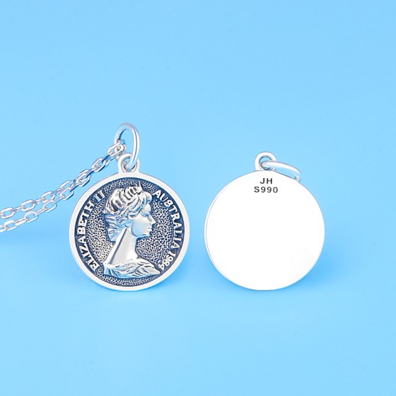 990 Pure Silver Queen Elizabeth II Profile Commemorative Pendant